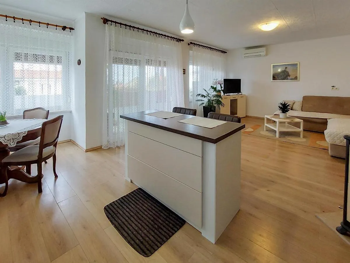 Apartment Ljubica Selce